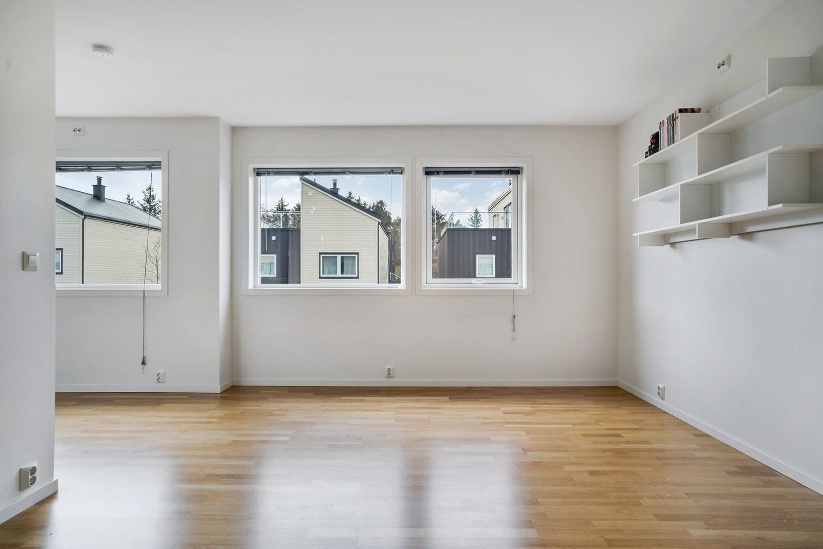 Empty living room before virtual staging